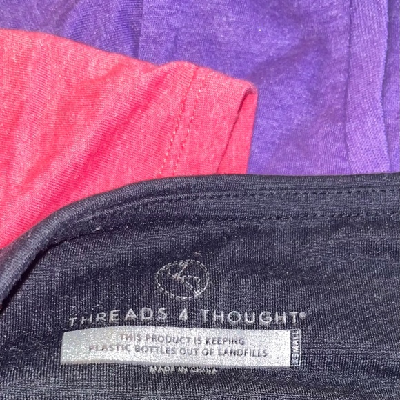 THREADS FOR THOUGHT LOT 2 SCOOP NECK TEES, CROPPED LEGGINGS LOT XS - Picture 6 of 6